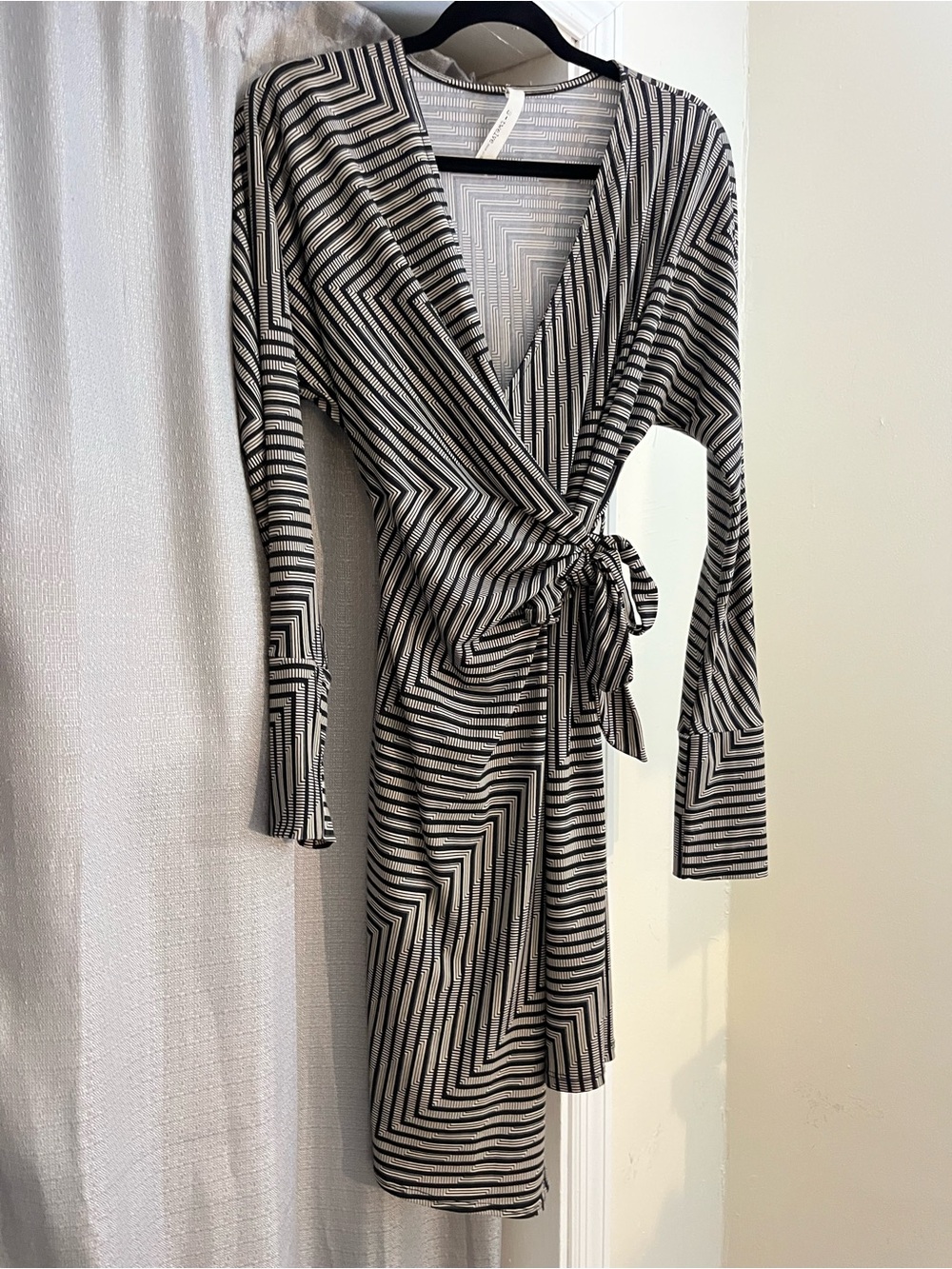 S-Twelve Striped Wrap Dress with Tie Waist - M